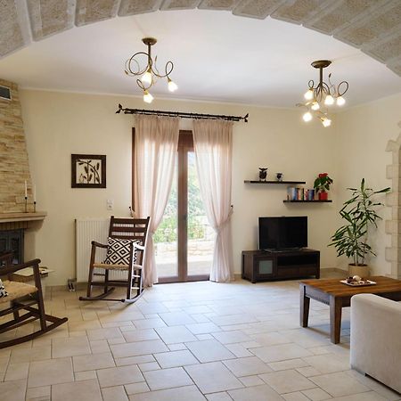 Ageri Traditional Villa Aryiroúpolis Екстериор снимка